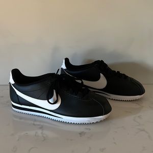 Nike Cortez Black and white women’s US 8